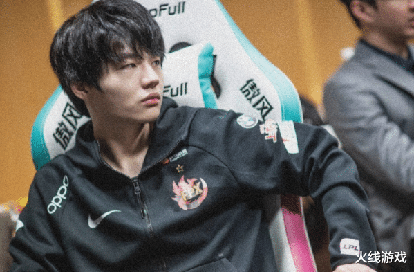 blg|银河战舰来了？S11转会期BLG选手阵容爆料合集，中单FoFo下路UZI