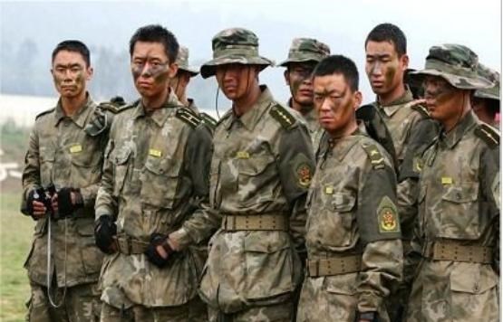 许三多|《士兵突击》中能力甚至超过了指导员的何红涛，为何会被弱化？