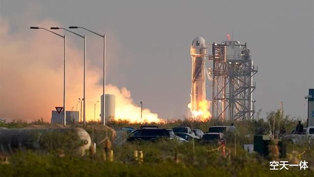 太空船 布兰森贝索斯纷纷乘坐自家飞船进入太空，马斯克：幼稚的玩具