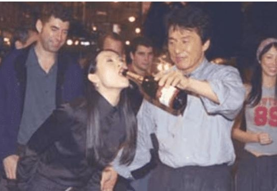 林志玲|醉酒后“丑态百出”的女星，林志玲被众人围观，图5太奔放！