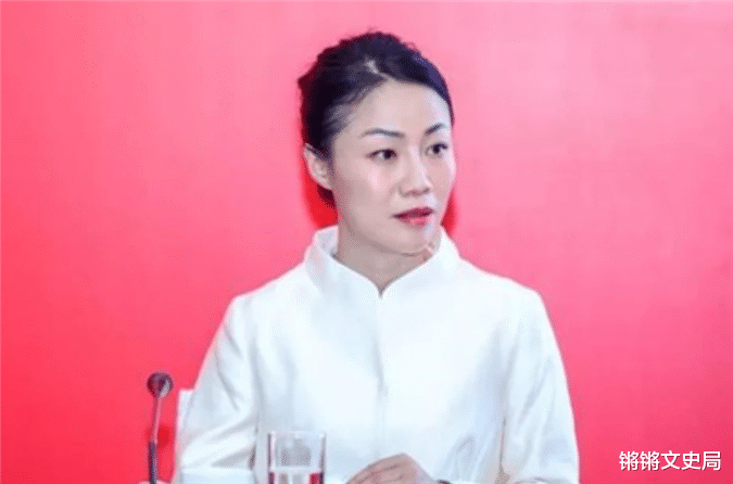 万科|万科“董秘”朱旭，年薪849万，年终奖1000万，今46岁仍像少女