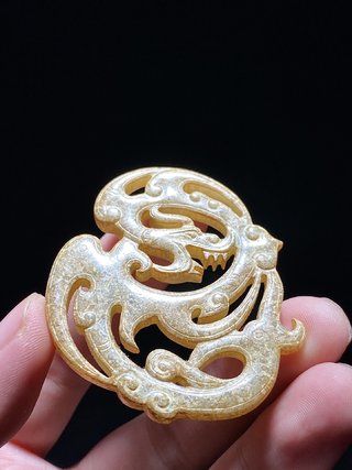 和田玉籽料|汉 和田玉籽料沁色 镂空 龙凤纹玉珮