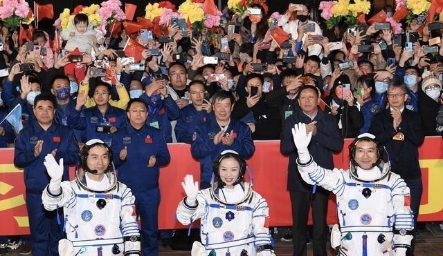 入驻天宫空间站一个月,航天员身体出现了很大变化,是什么原因?