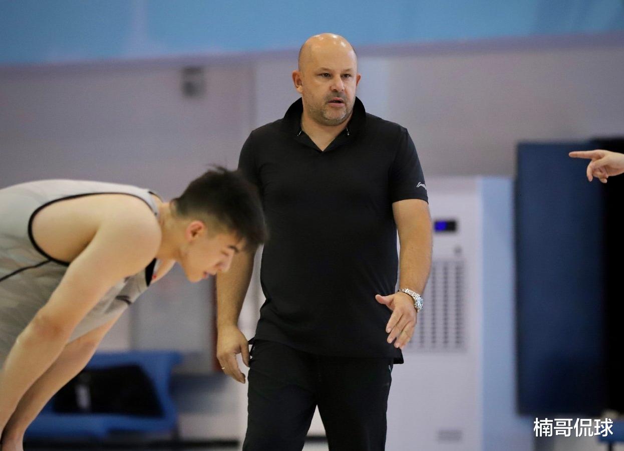 肯达尔·詹娜|不敢官宣？刘晓宇与前女友互相拍照却不晒合影，女友气质不输詹娜