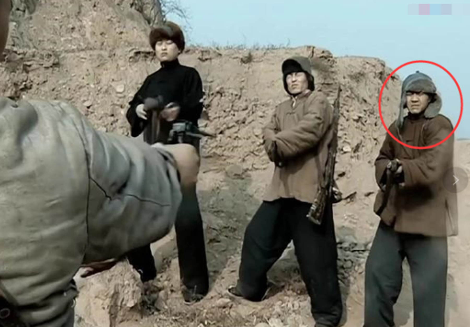 亮剑|《亮剑》剧组缺经费，导演把司机拉来“凑数”，不料意外捧红了他