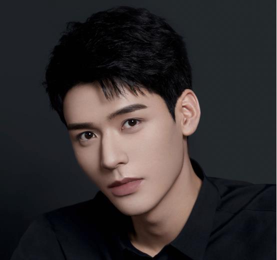 整容|56岁男星鼻子变大被质疑整容，承认只做了眼睛，网友：完全认不出