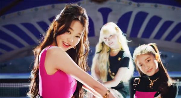 女孩|韩国女团舞蹈动作不雅，又咬手指又趴地，最小成员才14岁