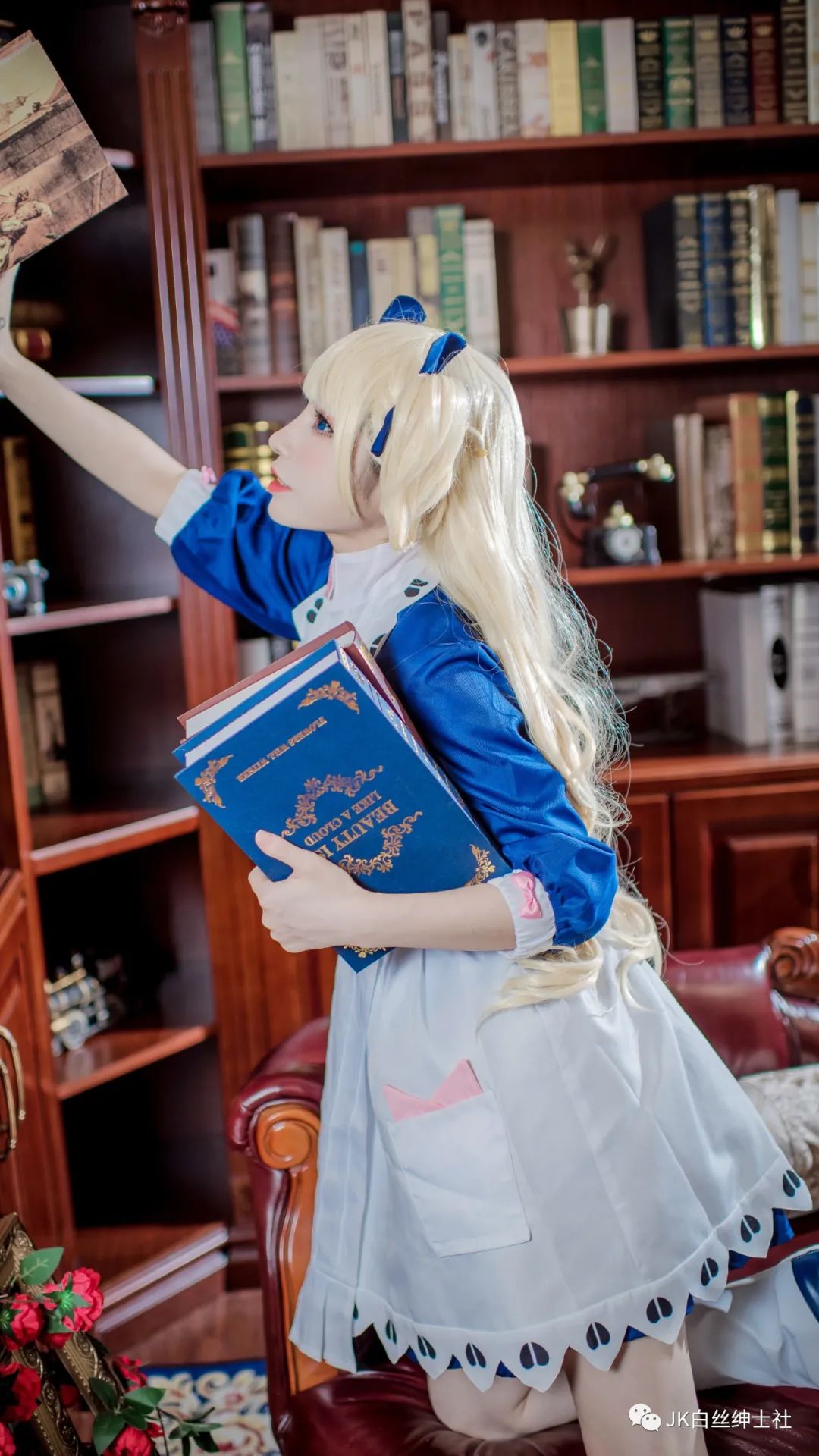 |cos：埃米莉可人偶女仆@衣衣，看看老婆