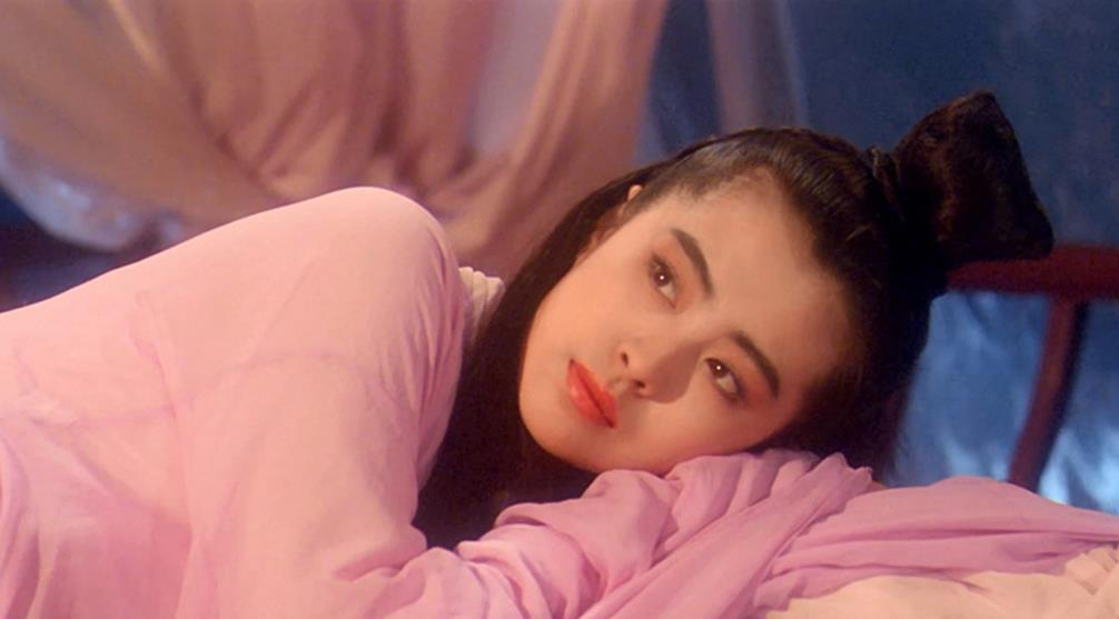 育妈计|54岁王祖贤晒近照,素颜出镜皮肤紧致白皙,却被质疑“非本人”