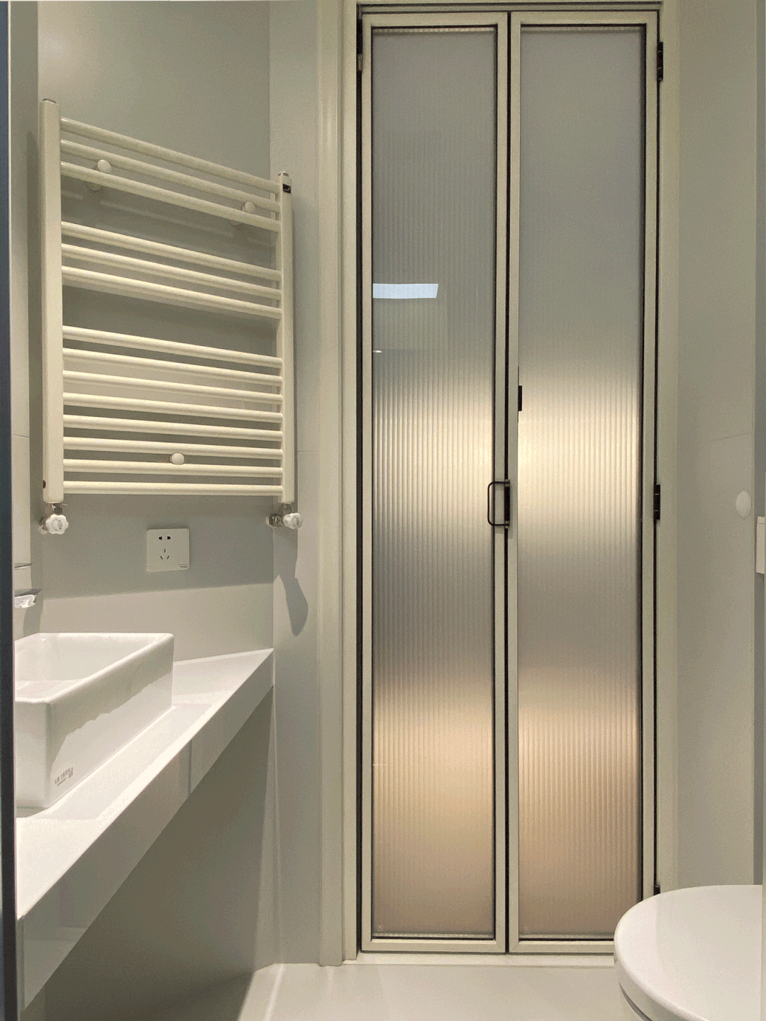 她家称为“神设计”都不为过!60㎡,三代人居住,收纳还特别多