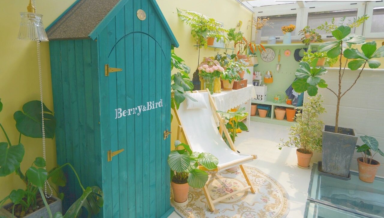 露台只用来晒衣服,实在浪费!改建成玻璃“阳光花园”,太惬意了