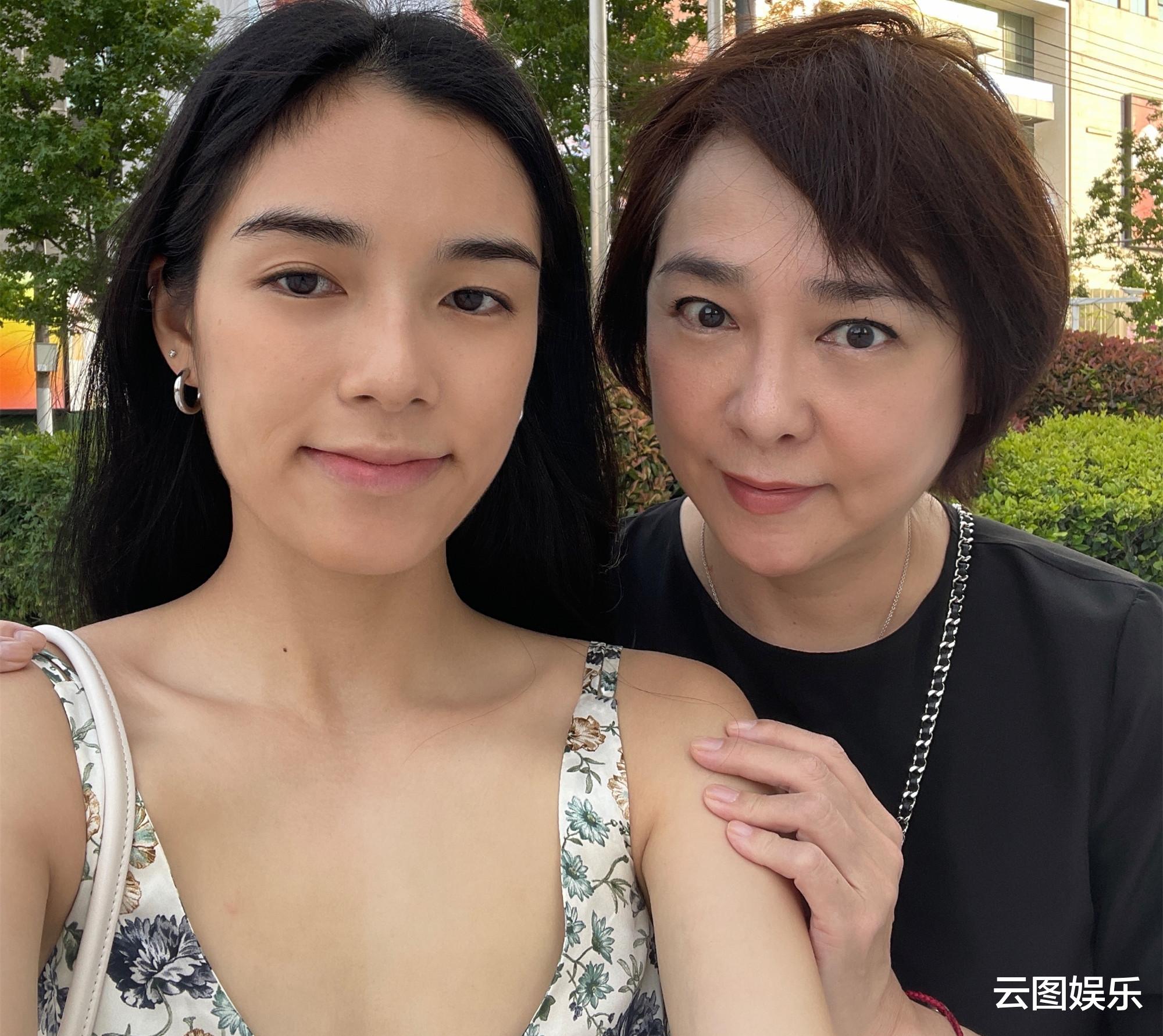 翁虹|翁虹夫妇参加聚会，万梓良前妻携女儿现身，爱女开6间餐厅收入高