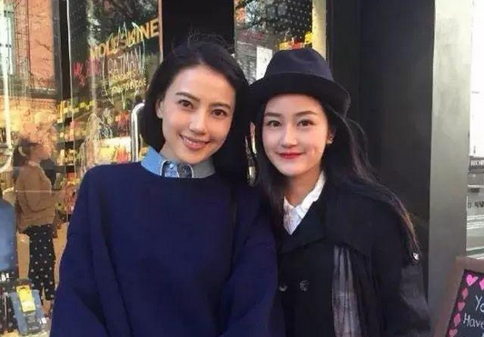 明星|有种“献丑”叫网红和明星合影，相机成照妖镜，看到李现：逗我呢