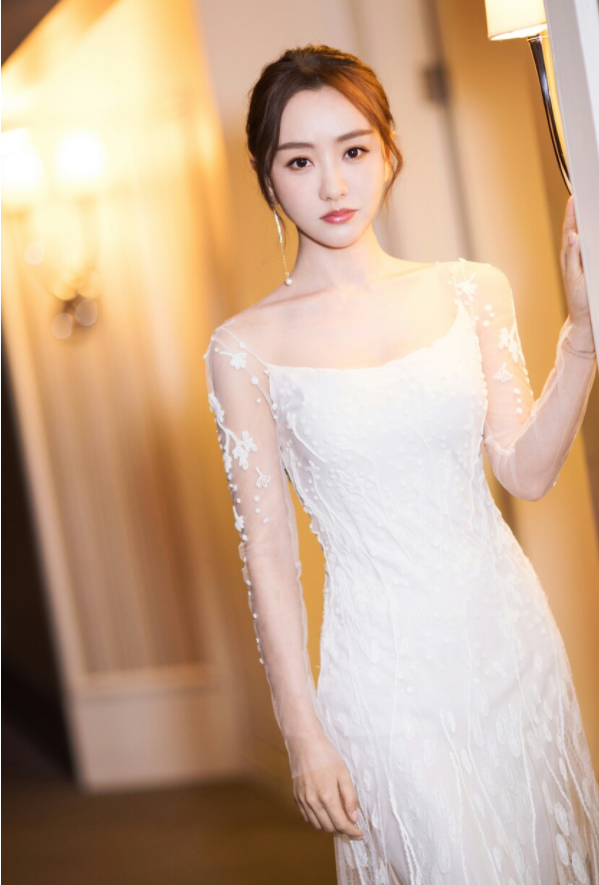 杨蓉|佛系演员杨蓉：不炒绯闻、不陪酒，40岁在家吃斋念佛，没有男友也幸福