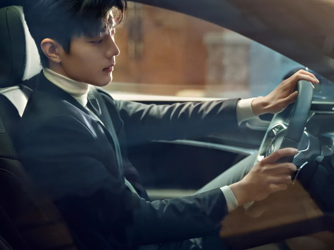 肖战|肖战影响力再获认证，新代言24个小时话题阅读量超3.8亿