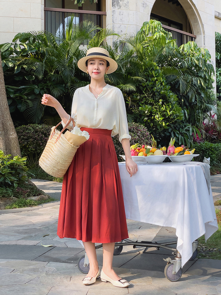 连衣裙|被胡杏儿的气质惊艳！短发配斜肩连衣裙身材高挑纤瘦，又飒又美