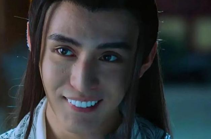 高圆圆|求求明星们，做烤瓷牙时悠着点吧！“夜光大白牙”真的太容易出戏啊