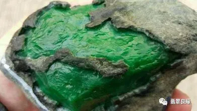 |翡翠原石是如何去皮抛光成为翡翠成品的
