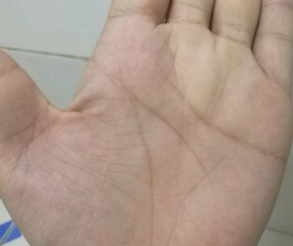 玄何师傅风水|手有“这”特征的人，这辈子必定钱财不缺，越老越富贵