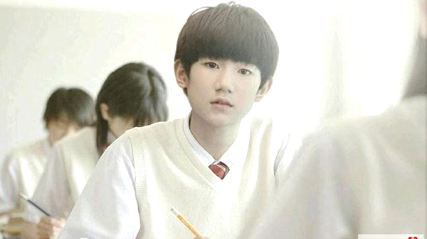 王源|笑哭！莴苣吃叶子还是吃根？王源和杨超越一起参加节目，为此争论不休