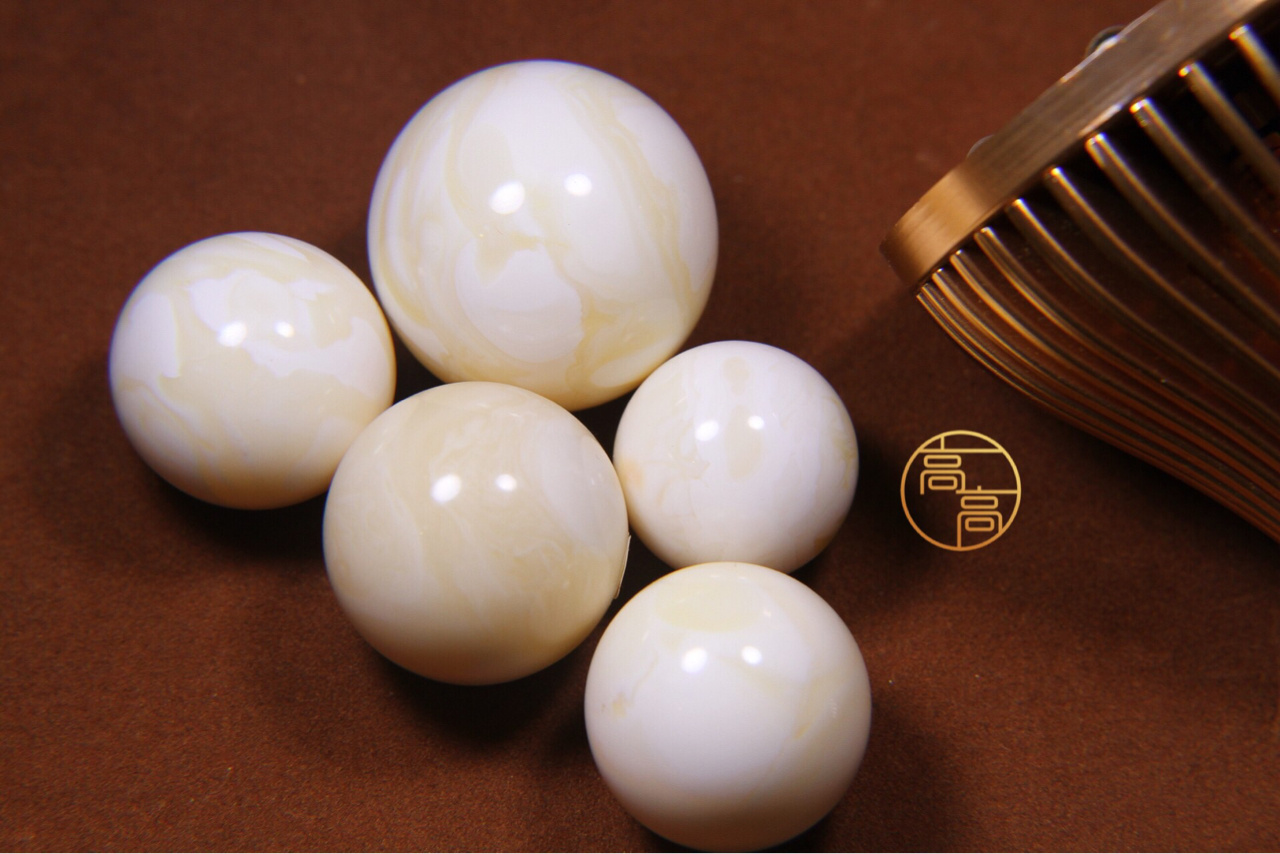 琥珀蜜蜡|琥珀蜜蜡中的白蜡，它为什么那么贵？