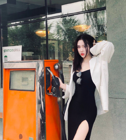 吴亦凡|北电学生爆曾和吴亦凡恋爱，晒甜蜜聊天记录，相识时才刚高三毕业