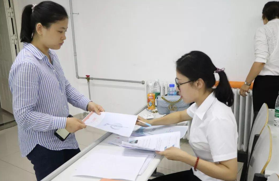 甘肃|中储粮公司扩大招聘，专科生也可报名，六险二金还免费食宿