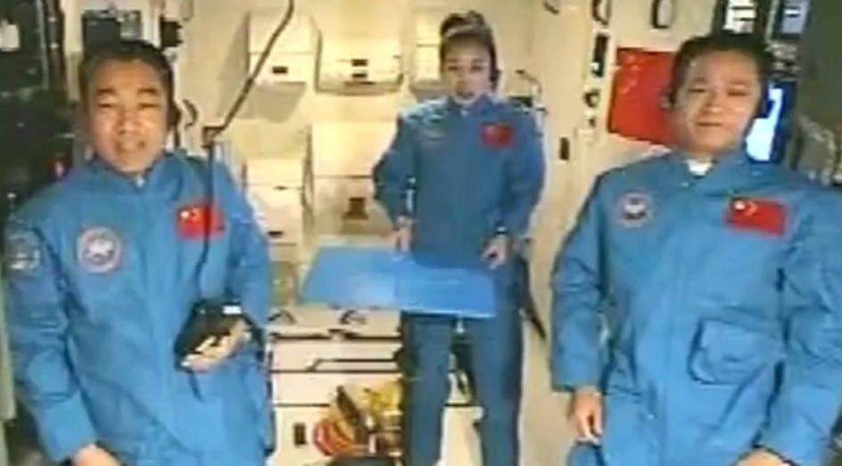 太厉害,中国航天员在太空开直播,6000万学生听讲,咋做到的