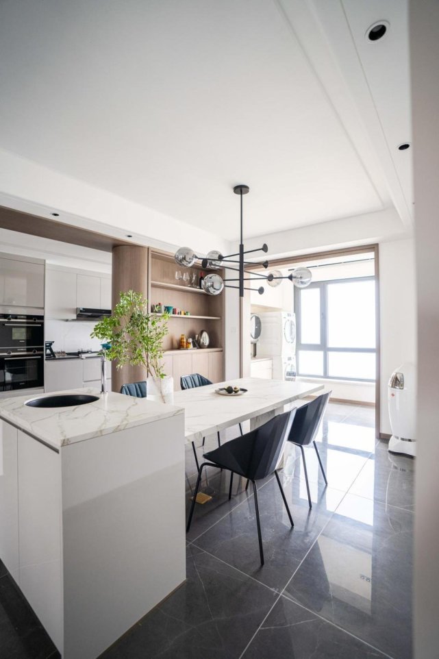 200㎡的海景大平层，同一空间中，兼具沉稳大气、时尚跳跃