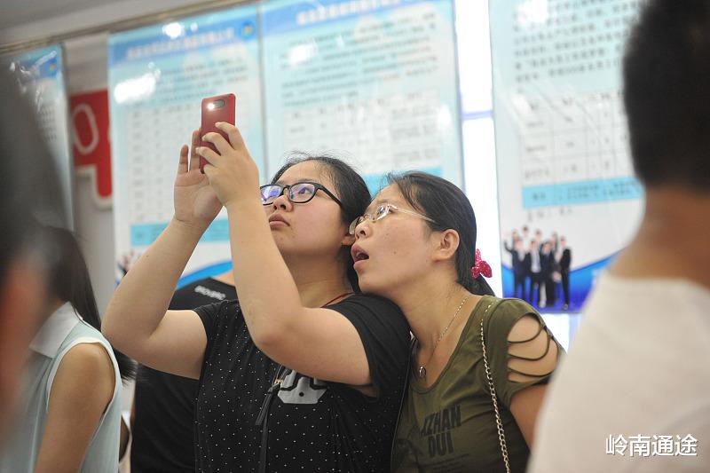 |在单位，领导更喜欢人才还是听话的人？人才最重要！