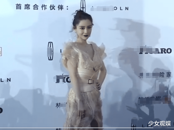 明星|32岁baby亮相红毯，失去工作室的P图庇护，这胳膊我没看错吧