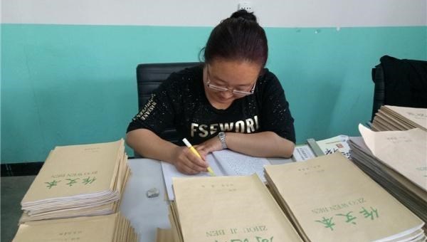 雪落无尘谈|千万不要去小县城当老师：工资少、干活多，压力大，职称还不好评