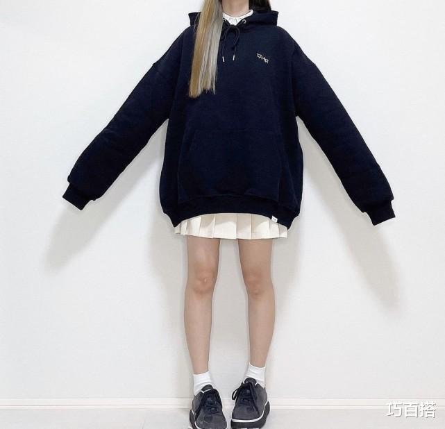 巧百搭|趁树叶还没变黄，再来一波以黑白为主题的穿搭吧！保证让你很满意