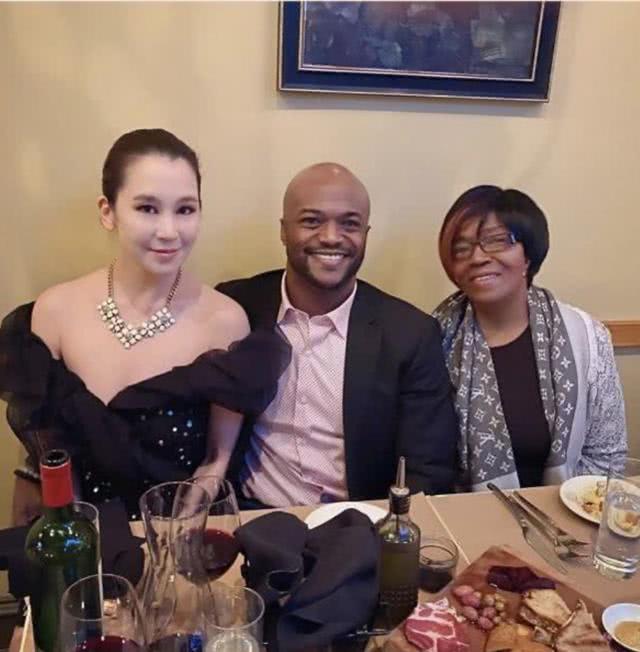 陈见飞|陈冠希姐姐与黑人男友爱得痴狂？坐大腿火辣拥吻，现终于想结婚