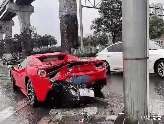 小猪悦悦 重庆“帽子姐”再度亮相，座驾再换法拉利，“风光 ”不减当年！