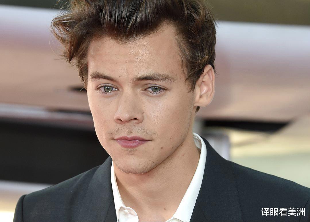 王楚然|26岁足球健将杰克·格里利什与31岁演员艾米丽·阿特克被爆酒店丑闻