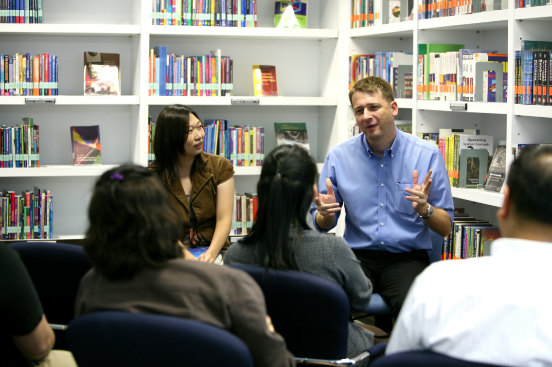 歪妈亲子故事|超8成清华留学生不愿回国?副校长怒批:海外底层打工很满足?