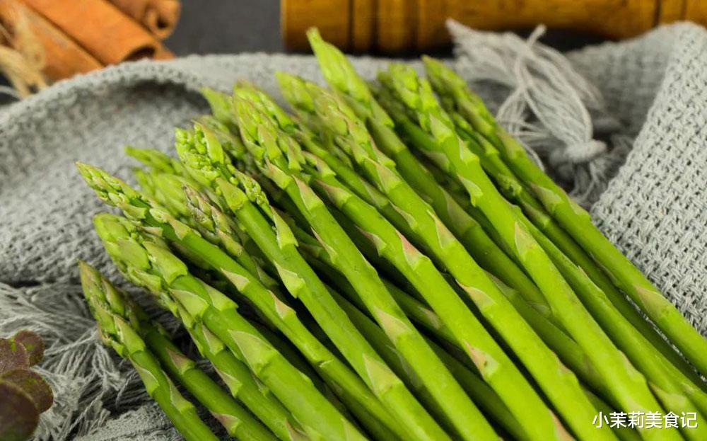 芹菜 冬天减肥，6种“苗条型”食物放心吃，营养高热量低，我减肥常吃