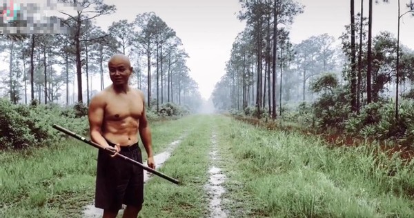 乐嘉|主持人乐嘉面黄肌瘦老太快，打扮朴素不像明星，45岁一身腱子肉