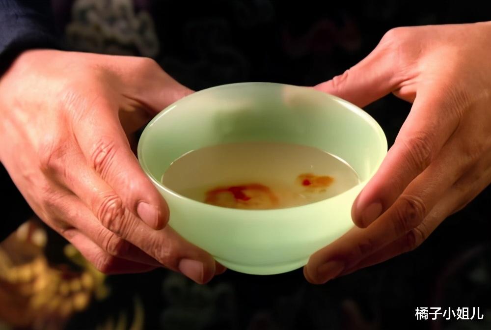 甄嬛|雍正多疑，为何2次滴血验亲时都不用自己的血？端妃心里很明白