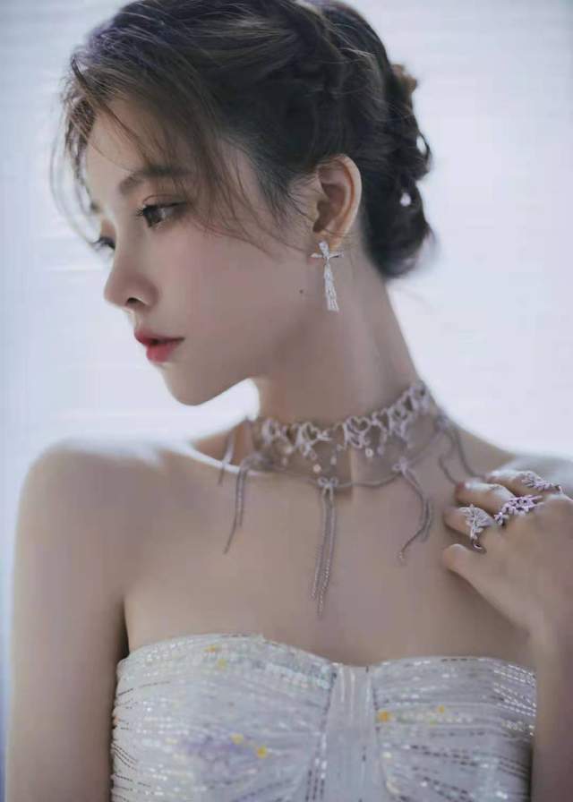 肖战|冯提莫粉丝福利多多，偶像新歌听到不敢置信，别家粉丝羡慕