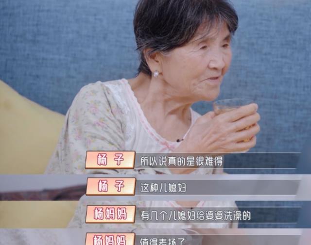 黄圣依|黄圣依手受伤，亲妈无动于衷，看婆婆下意识反应暴露儿媳家庭地位