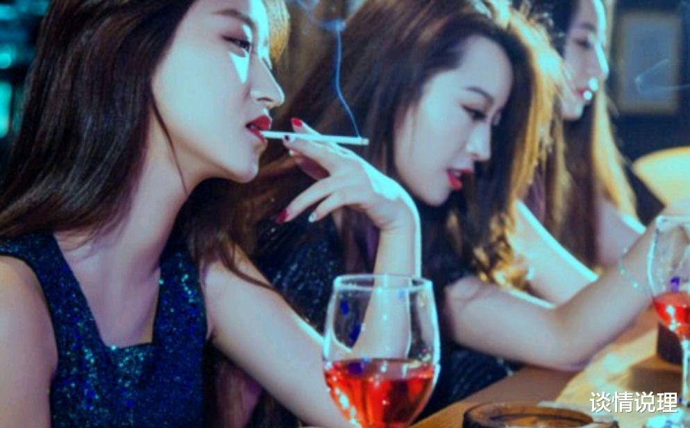 谈情说理|服务员在酒吧女厕性侵醉酒女子，被抓后却说是她主动：没事别喝醉