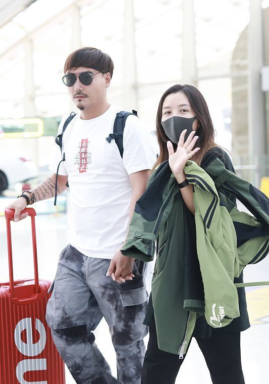 穿衣搭配|何洁和刁磊也太恩爱了，一起发胖还有点萌，看着真登对