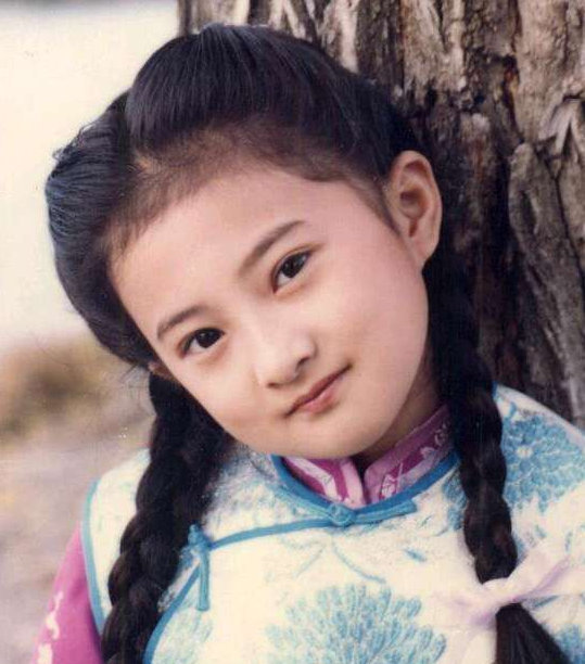 金铭|40岁金铭瘦到认不出，化浓妆扭秧歌被指老气，北大毕业后至今未婚