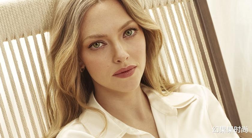 幻果果时尚|亚曼达塞佛瑞穿白衬衫拍写真！仙气爆棚被大赞「天使本人」