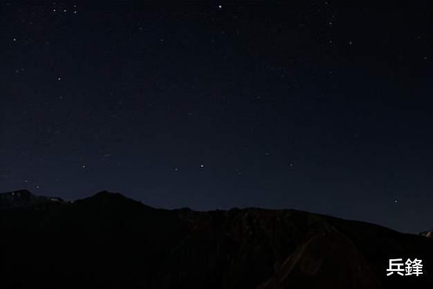 有谁想过夜空为什么是漆黑的?