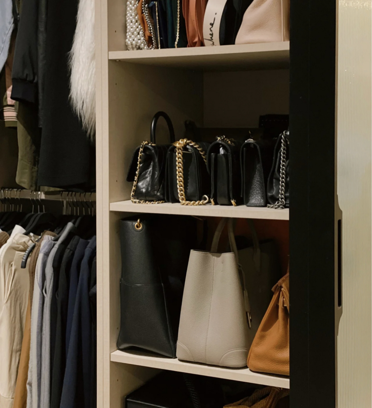 淘汰2种落地衣架后,终于收获实用次净衣架,现在家里真利落!