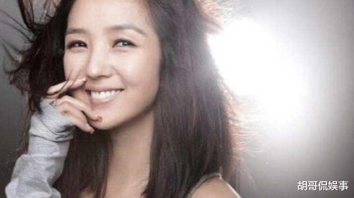 |超女何洁毁灭之旅，曾经风光无限，如今成为最落魄的超女