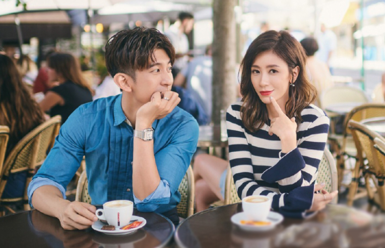 贾静雯|贾静雯晒女儿，咘咘被赞是神仙颜值，梧桐妹会成下个黄多多？